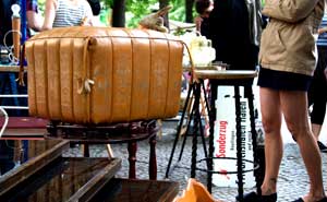 Loppmarknad på Boxhagener Platz i Friedrichshain. Foto: Berlinow.com