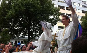 Påven var ett återkommande tema i paraden. Foto: Berlinow.com